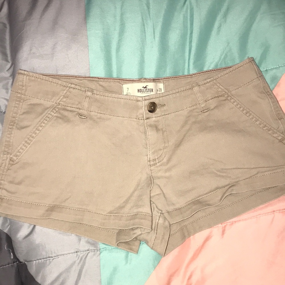 Hollister tan shorts.